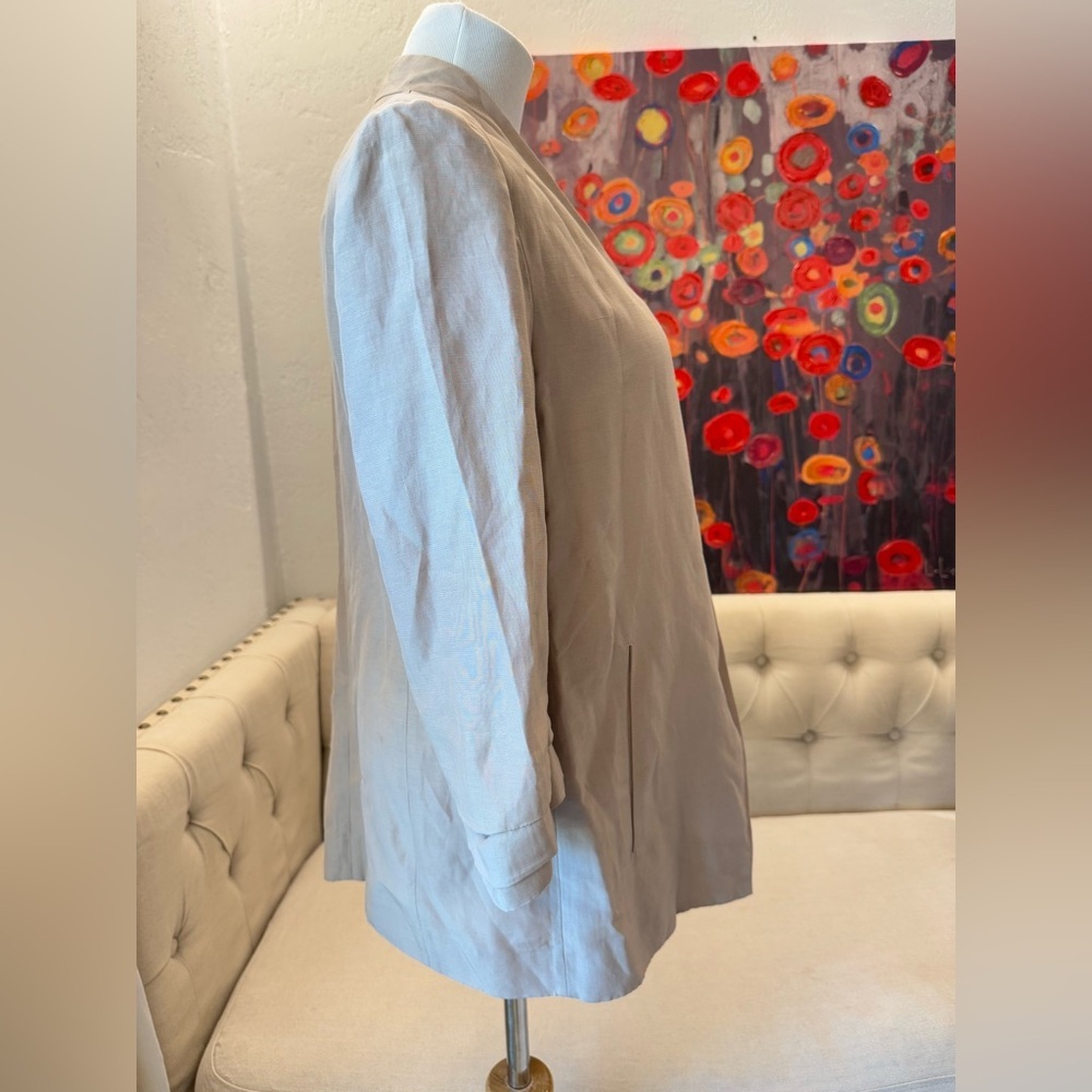 Aritzia Babaton
Power Hip Linen Blazer in Kasha Taupe size 8 - Picture 4 of 10